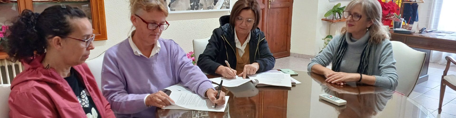 Benicarló signa un conveni per al control i el benestar de les colònies de gats