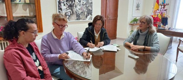 Benicarló signa un conveni per al control i el benestar de les colònies de gats