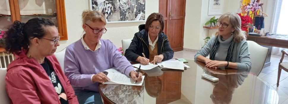 Benicarló signa un conveni per al control i el benestar de les colònies de gats
