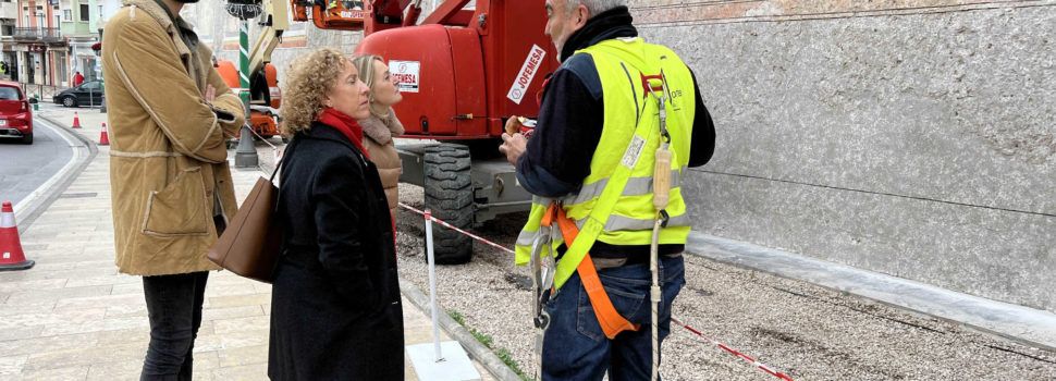La directora general de l’IVCR+i visita les obres de restauració de les pintures fingides