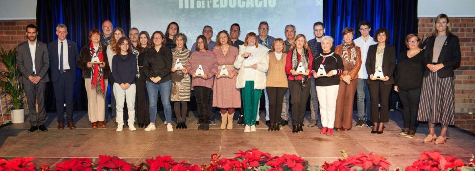 Amposta reconeix la tasca de 27 docents jubilats i els millors expedients acadèmics del curs passat en la tercera Gala de l’Educació