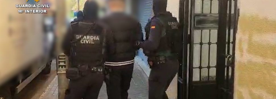 La Guardia Civil ha desarticulado un grupo criminal dedicado a la comisión de robos, extorsiones y tráfico de drogas afectando a ocho provincias del territorio nacional