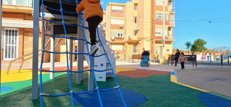 Benicarló renova el parc infantil del grup de Sant Bartomeu
