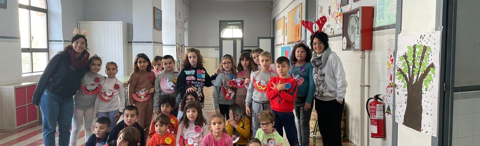 240 xiquets i xiquetes gaudeixen de l’Escola de Nadal