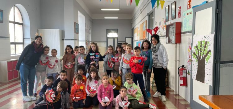 240 xiquets i xiquetes gaudeixen de l’Escola de Nadal