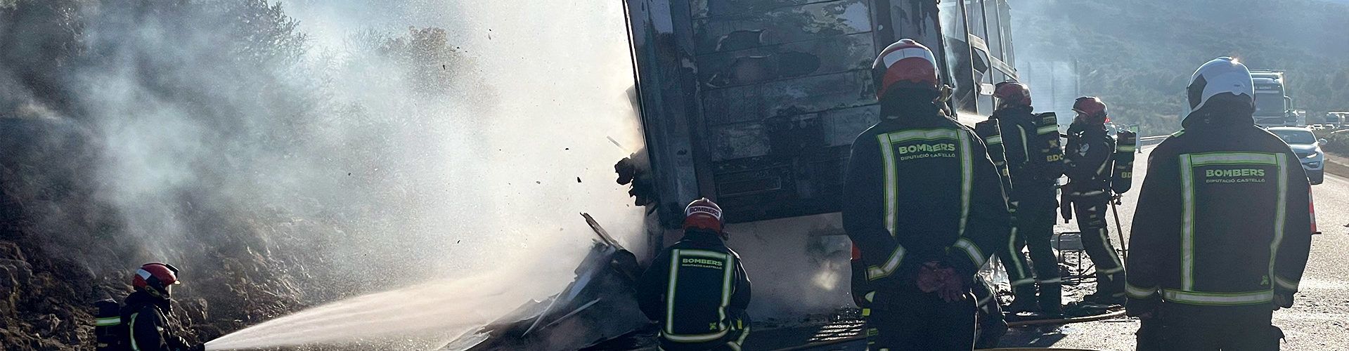 Incendio de un camión en la AP-7, a la altura de Santa Magdalena