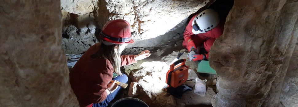La tercera campanya d’excavacions en el jaciment de la Cova dels Diablets de la Serra d’Irta documenta enterraments d’uns 4.800 anys