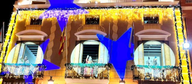 Luz, color y alegría en la llegada de los Reyes Magos a Benicarló