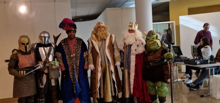 Els Reis d’Orient reparteixen regals a Caixa Vinaròs