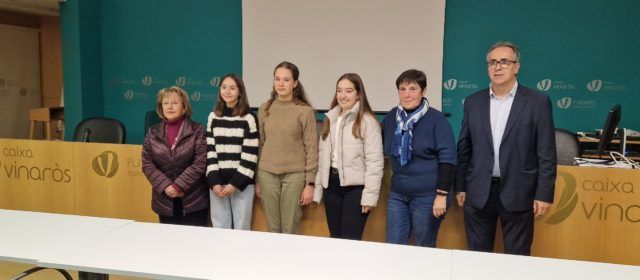 Els premis del concurs de redacció de Caixa Vinaròs, per a Malena Esparducer, Irene Castejón i Julia Meseguer