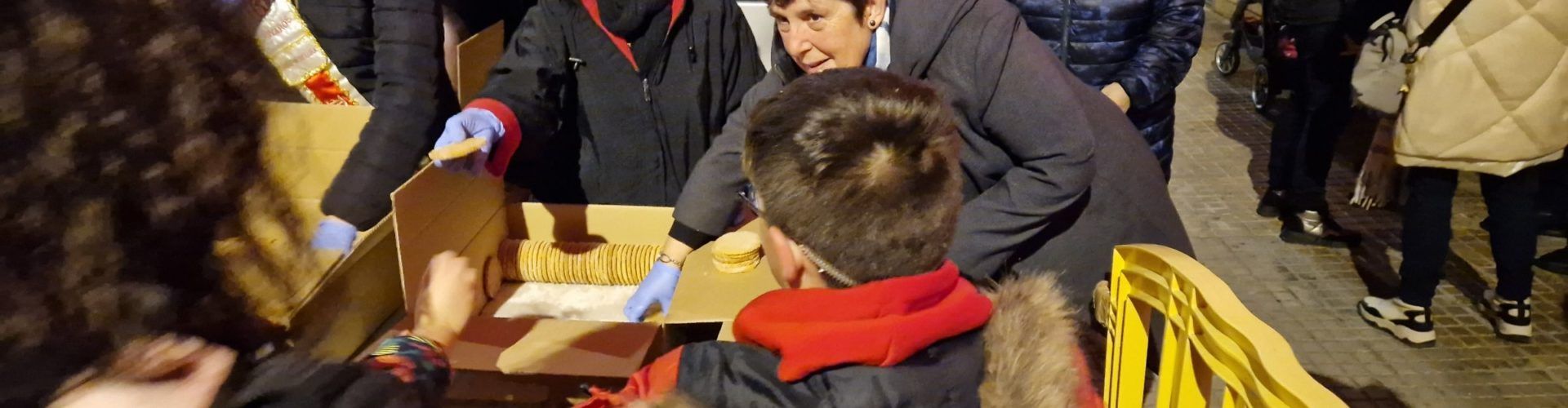 Camaraes, foguerada i coquetes en la vespra de Sant Antoni a Vinaròs