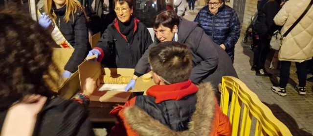 Camaraes, foguerada i coquetes en la vespra de Sant Antoni a Vinaròs