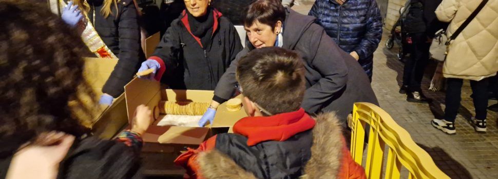 Camaraes, foguerada i coquetes en la vespra de Sant Antoni a Vinaròs