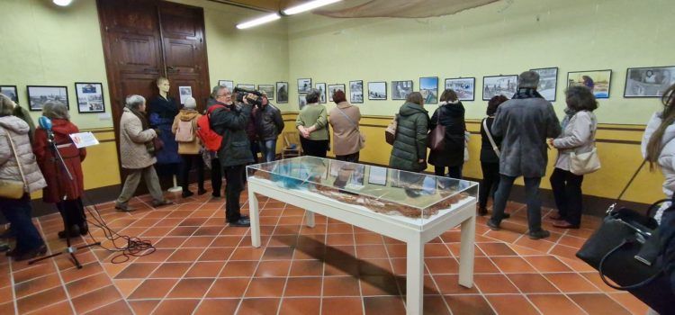 Exposició sobre les remendadores de xarxes de pesca a la Fundació Caixa Vinaròs