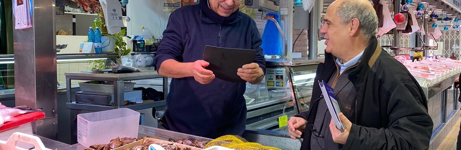 Juanma Cerdá es compromet a escoltar els comerciants del Mercat de Benicarló