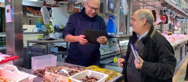 Juanma Cerdá es compromet a escoltar els comerciants del Mercat de Benicarló