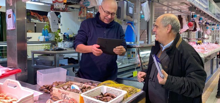Juanma Cerdá es compromet a escoltar els comerciants del Mercat de Benicarló