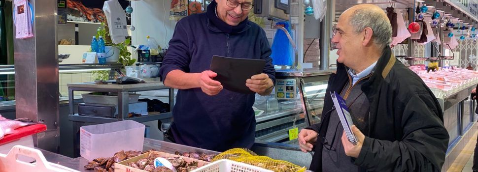 Juanma Cerdá es compromet a escoltar els comerciants del Mercat de Benicarló