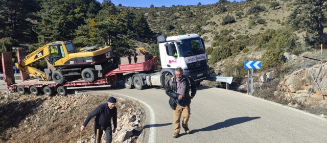 La carretera de Vallibona quedó cortada durante una tarde por un problema con un camión