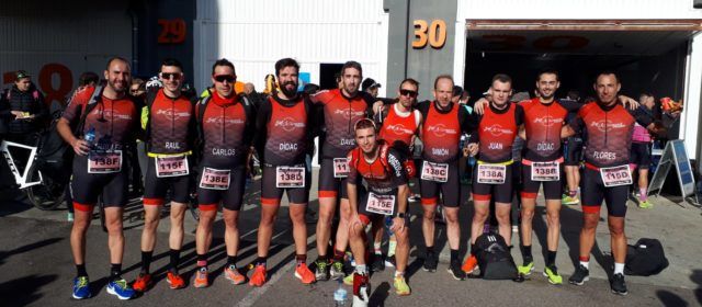 Quatre equips del Club Triatló Vinaròs competeixen amb èxit al Circuit Ricardo Tormo de Xest