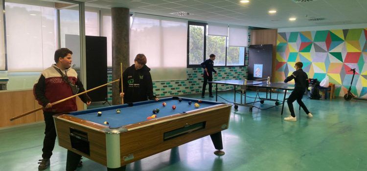 Robòtica, excursions i scape room en la programació del Centre Juvenil de Peníscola per a aquest trimestre