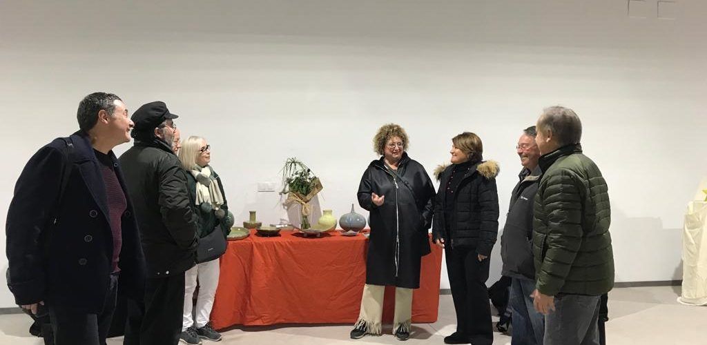 Dijous d’Art a Casa Lina visita l’exposició de l’Escola d’Art de Vinaròs