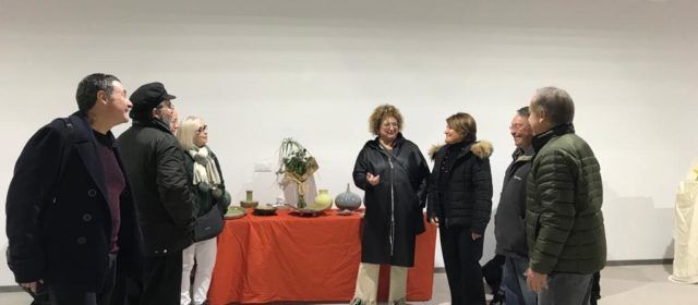 Dijous d’Art a Casa Lina visita l’exposició de l’Escola d’Art de Vinaròs