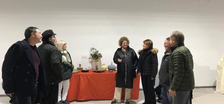 Dijous d’Art a Casa Lina visita l’exposició de l’Escola d’Art de Vinaròs