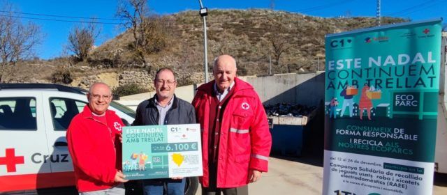 L’alcalde de Santa Magdalena i president del Consorci de Residus C1 rep el reconeixement de Creu Roja