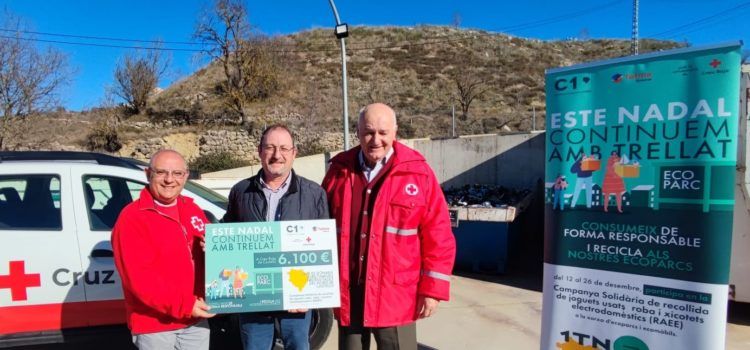 L’alcalde de Santa Magdalena i president del Consorci de Residus C1 rep el reconeixement de Creu Roja