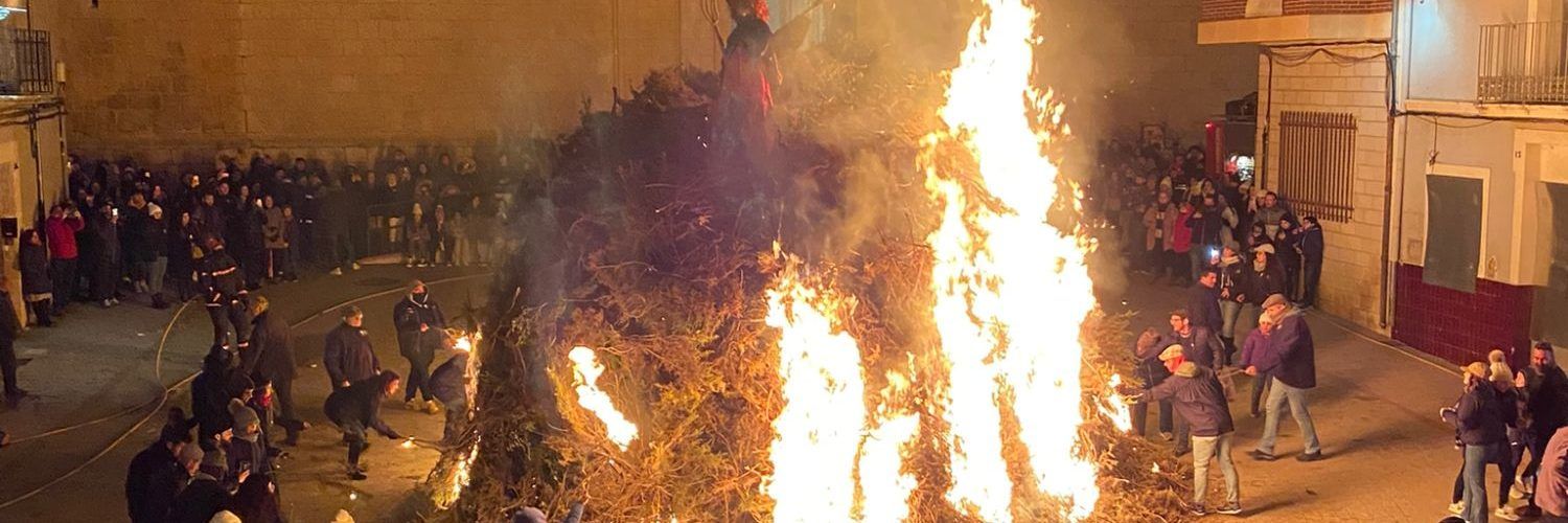 El foc de Sant Antoni ompli Albocàsser
