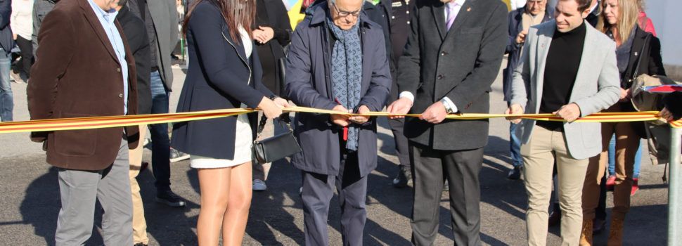 El Dr. Ramon Cugat inaugura la nova gespa de la UE Aldeana