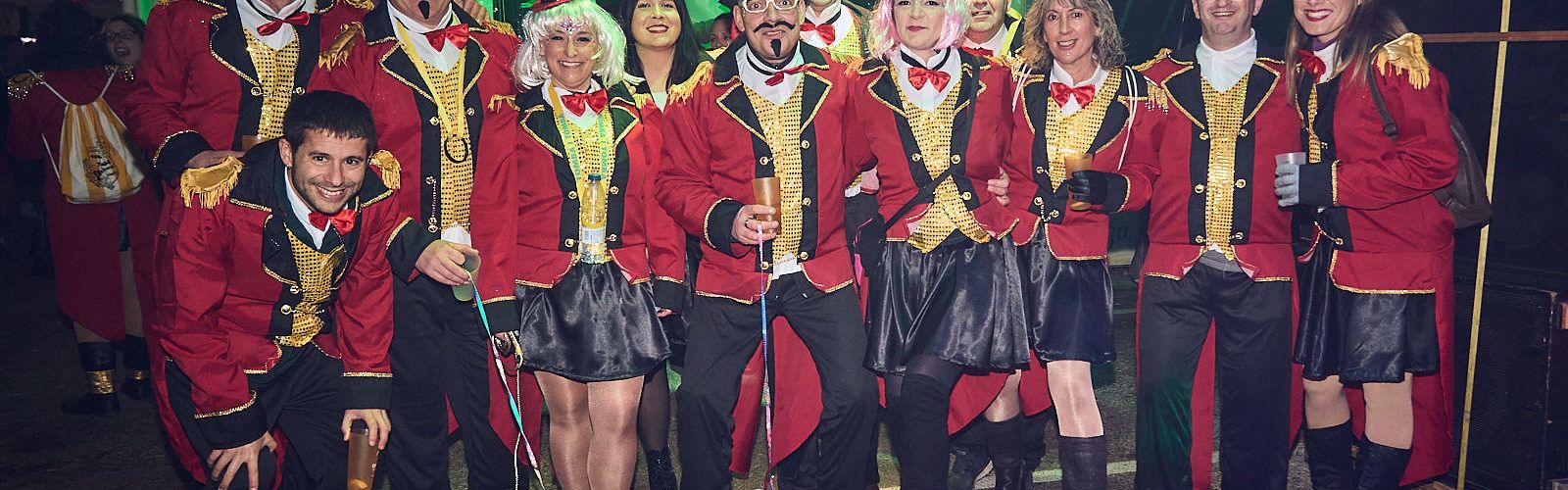 La nit més boja desborda les casetes de comparses