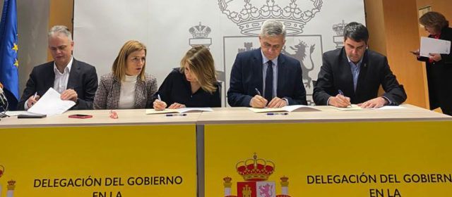 Firma amb la Ministra de Transports, Mobilitat i Agenda Urbana del pla de barris de Morella