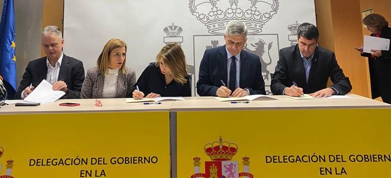 Firma amb la Ministra de Transports, Mobilitat i Agenda Urbana del pla de barris de Morella