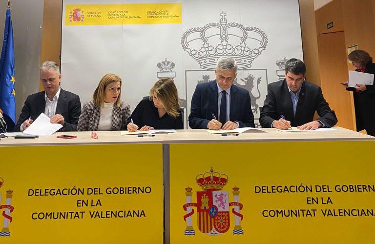 Firma amb la Ministra de Transports, Mobilitat i Agenda Urbana del pla de barris de Morella
