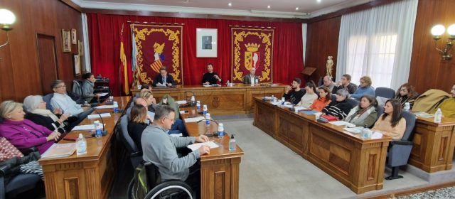 El plenario de Vinaròs acuerda reducir a 35 las horas semanales trabajadas por los funcionarios del Ayuntamiento