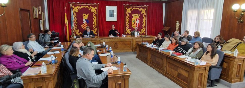 El plenario de Vinaròs acuerda reducir a 35 las horas semanales trabajadas por los funcionarios del Ayuntamiento