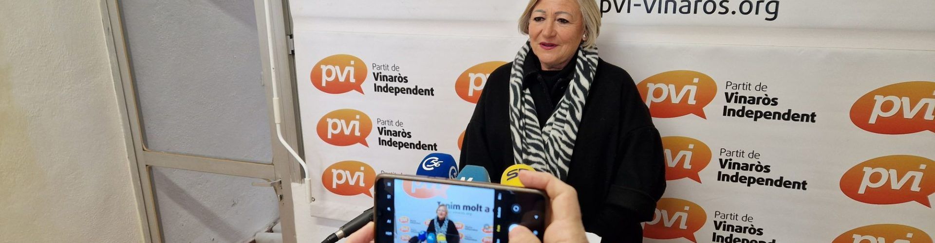 Vídeo: roda de premsa del PVI sobre reducció d’horari de la biblioteca de Vinaròs