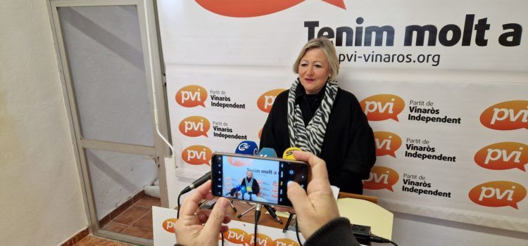 Vídeo: roda de premsa del PVI sobre reducció d’horari de la biblioteca de Vinaròs