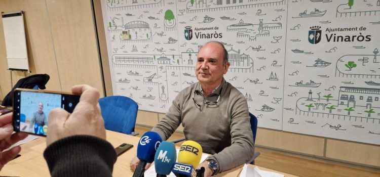 Vídeo: el regidor Fernando Juan replica el PVI sobre reducció d’horari de la biblioteca de Vinaròs