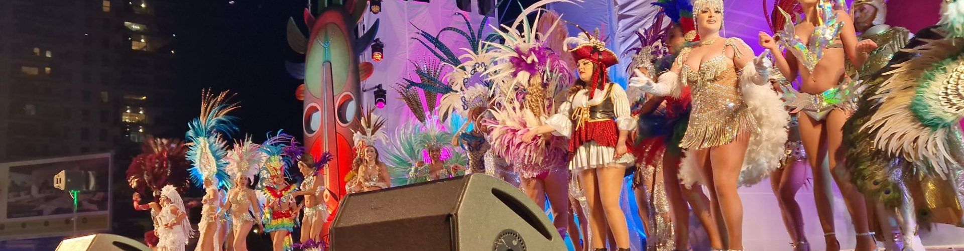 Les 31 reines i rei del Carnaval de Vinaròs llueixen les seues millors gales