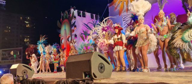 Les 31 reines i rei del Carnaval de Vinaròs llueixen les seues millors gales