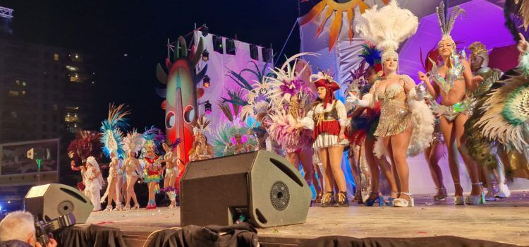 Les 31 reines i rei del Carnaval de Vinaròs llueixen les seues millors gales