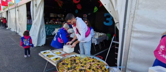 Les comparses es mengen la paella