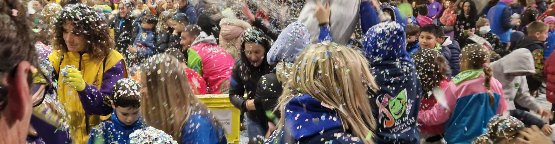 Vídeo i fotos de la batalla de confeti del Carnaval