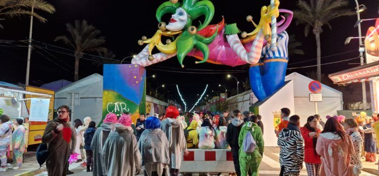 Vinaròs es posa el pijama per a donar pas a les millors nits del Carnaval