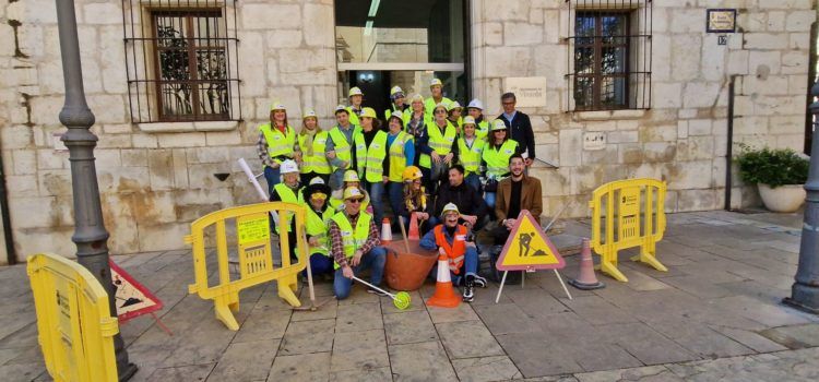 El funcionariat de l’Ajuntament engega les obres de la passarel·la del riu …en Carnaval