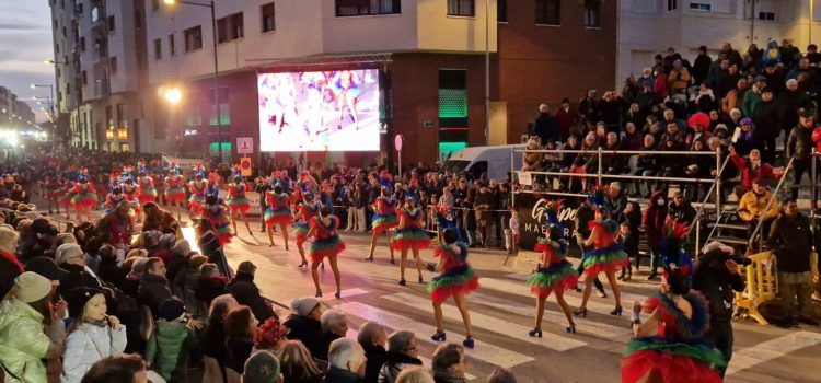Galería de 65 fotos de la primera desfilada del Carnaval 2023