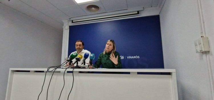 Vídeo: roda de premsa dels edils del PP Mercedes García i Juan Amat